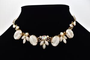 Weiss Vintage White Leaf Aurora Borealis Rhinestone Necklace Choker Signed BinBM
